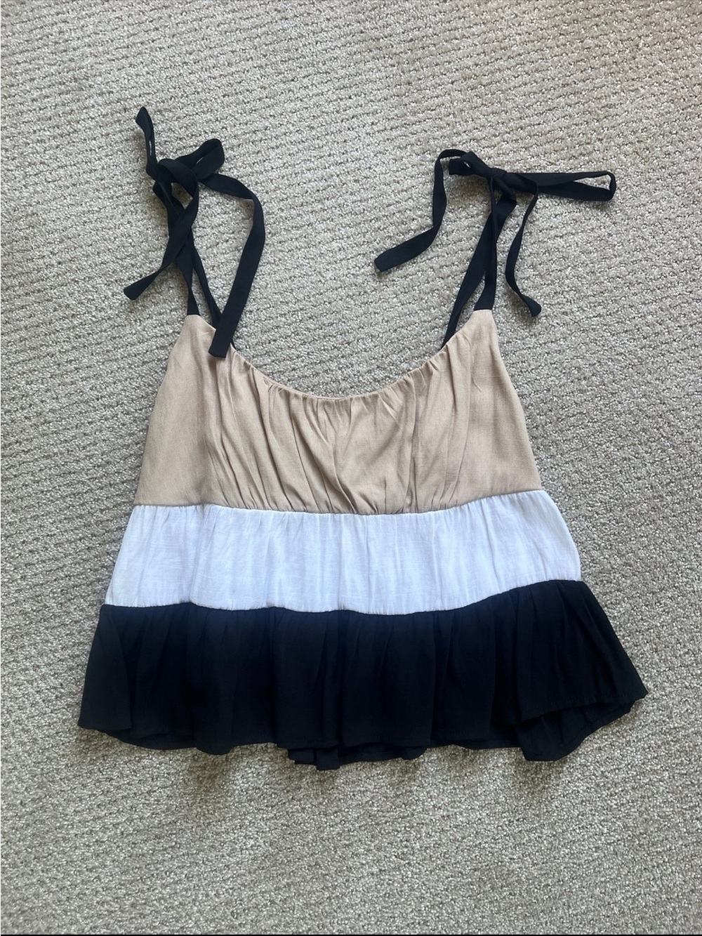 Francesca's Collections Beige White Black Tiered Tie-Shoulder Tank